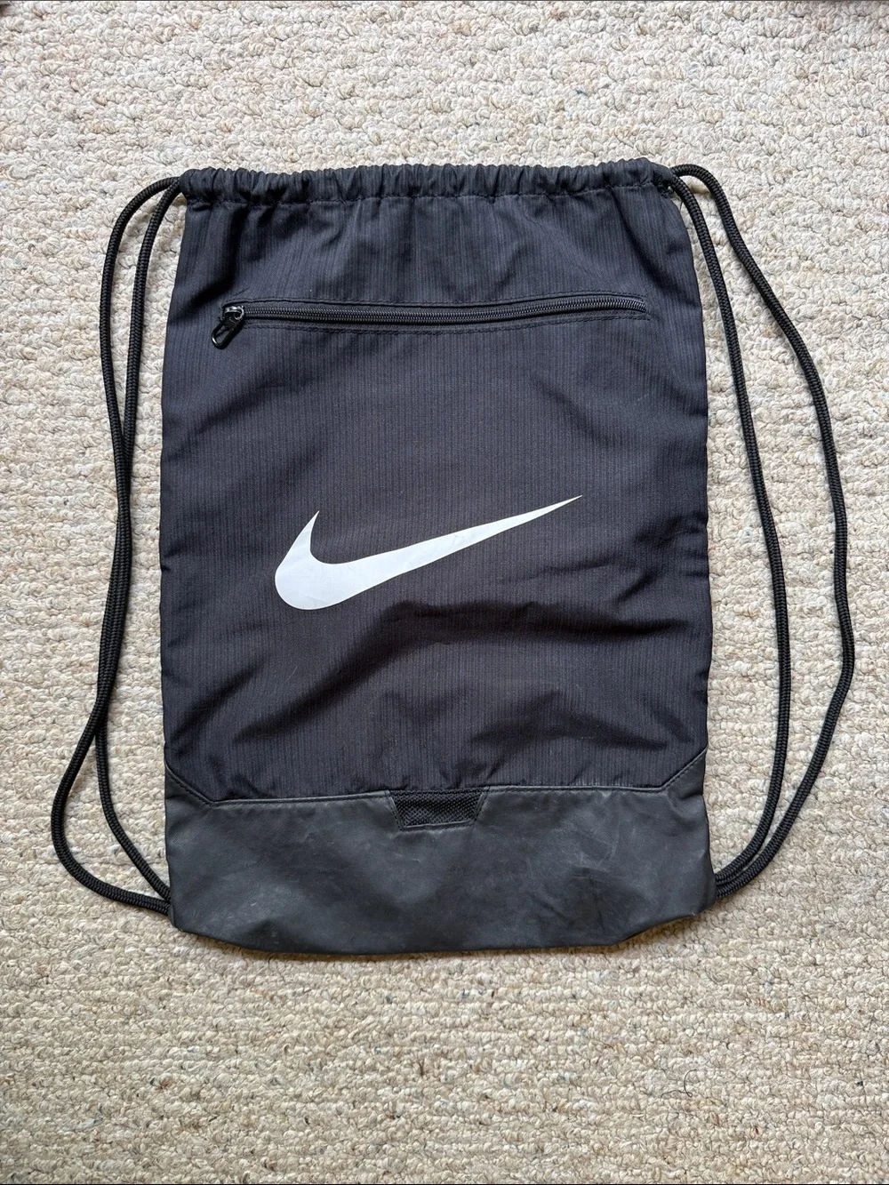 nike backpack with a white swoosh Heritage (Black) Its spacious main compartment features a sleeve that holds up to a 15 laptop so your computer is never out of reach Nike Kids Backpack, Medium, Black